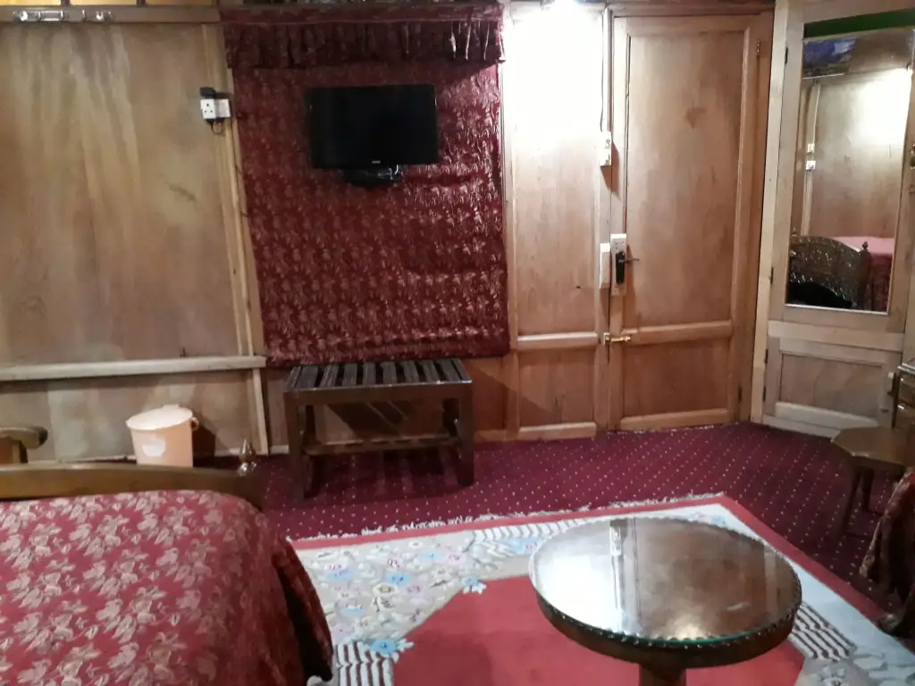 Шринагар: Badyari Palace Group of Houseboat