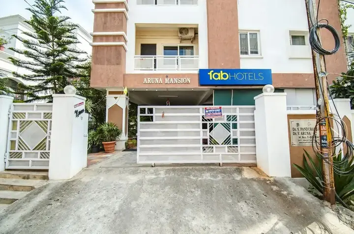 Хидерабад: FabExpress Namo Suites