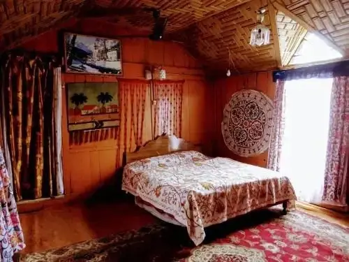 Шринагар: Persian Group of Houseboats