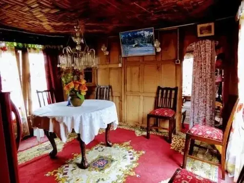Шринагар: Persian Group of Houseboats