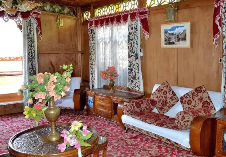 Шринагар: De Laila House Boat (Marketed By Sterling)