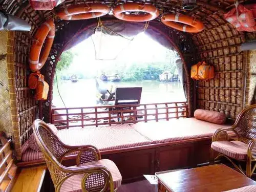 Кумараком: Eco Trails Houseboats