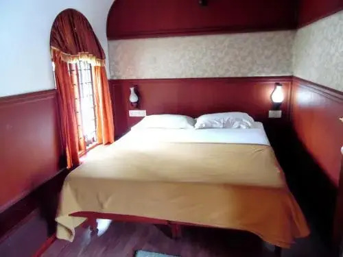 Кумараком: Eco Trails Houseboats
