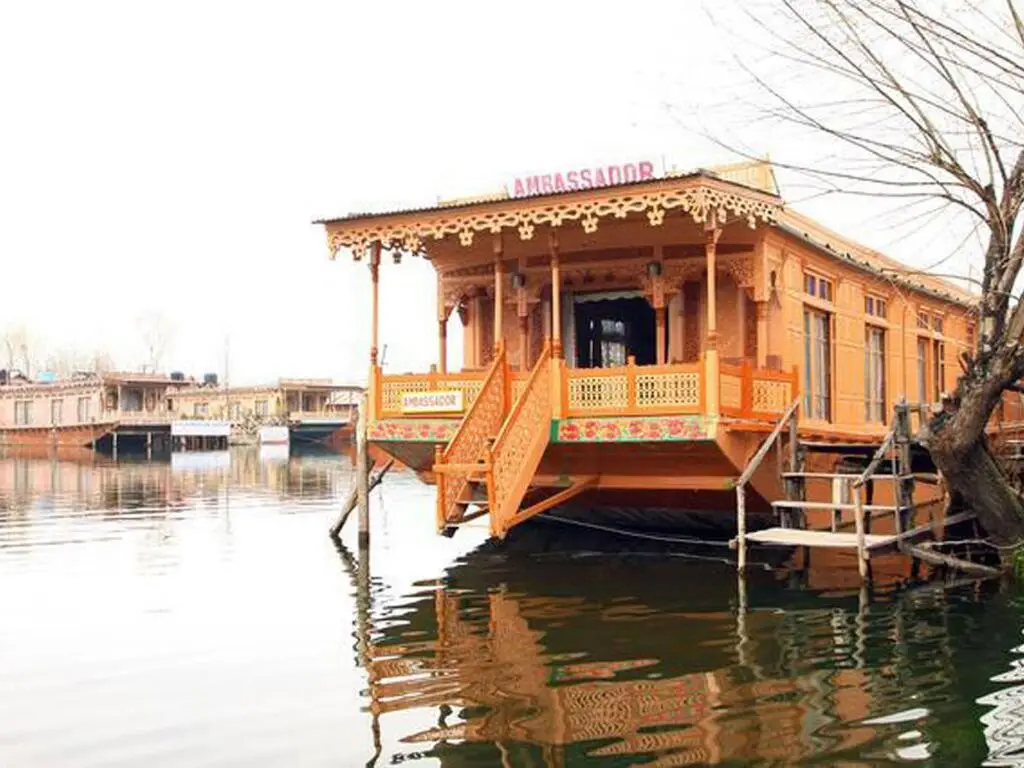 Шринагар: Houseboat Ambassador