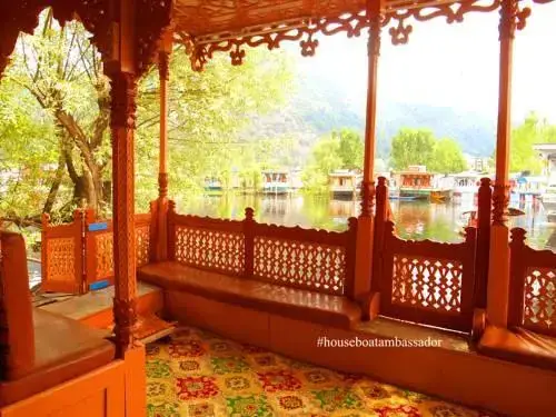 Шринагар: Houseboat Ambassador