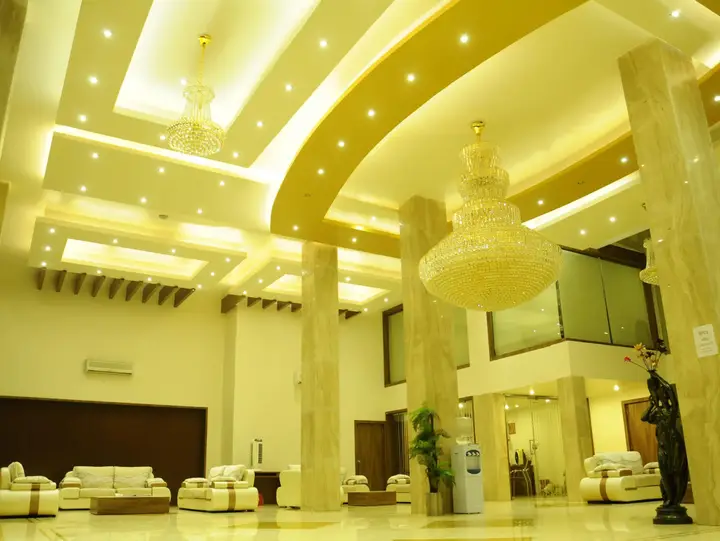 Раджкот: The Evergrand Palace