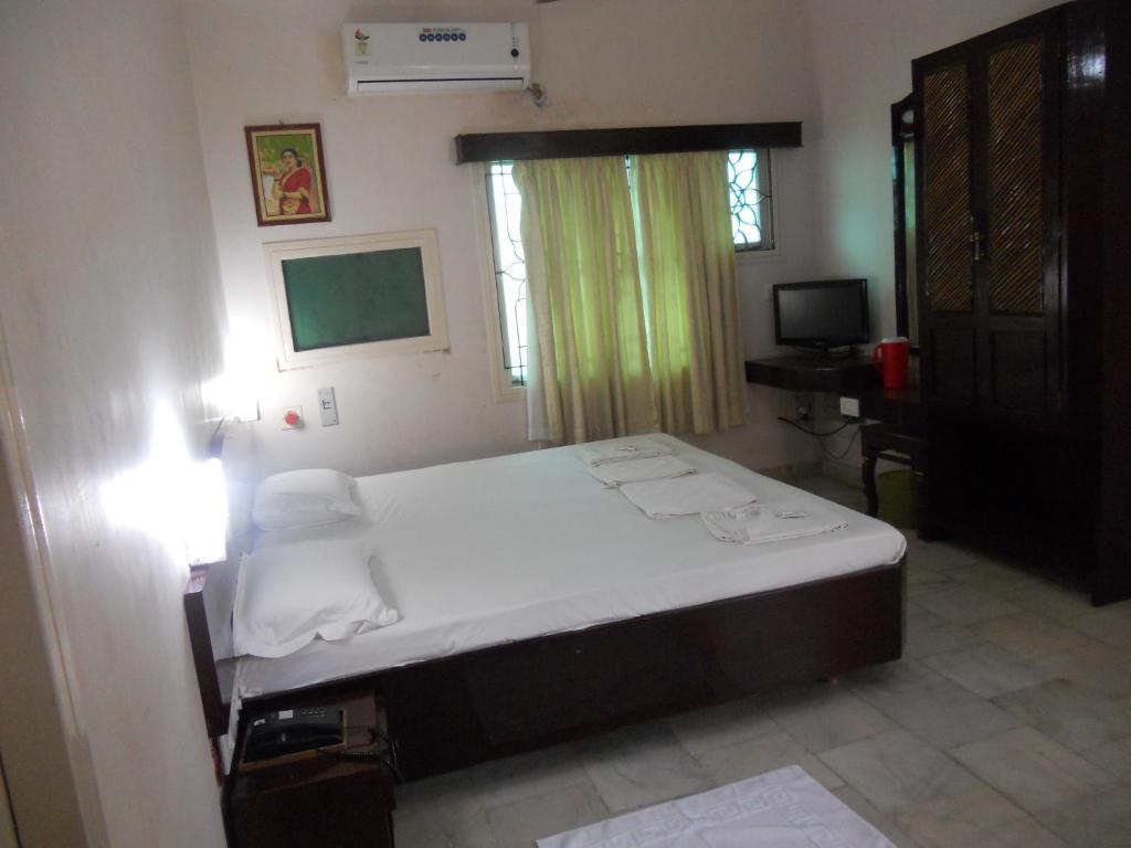 Свамималаи: Hotel Sadhabishegam