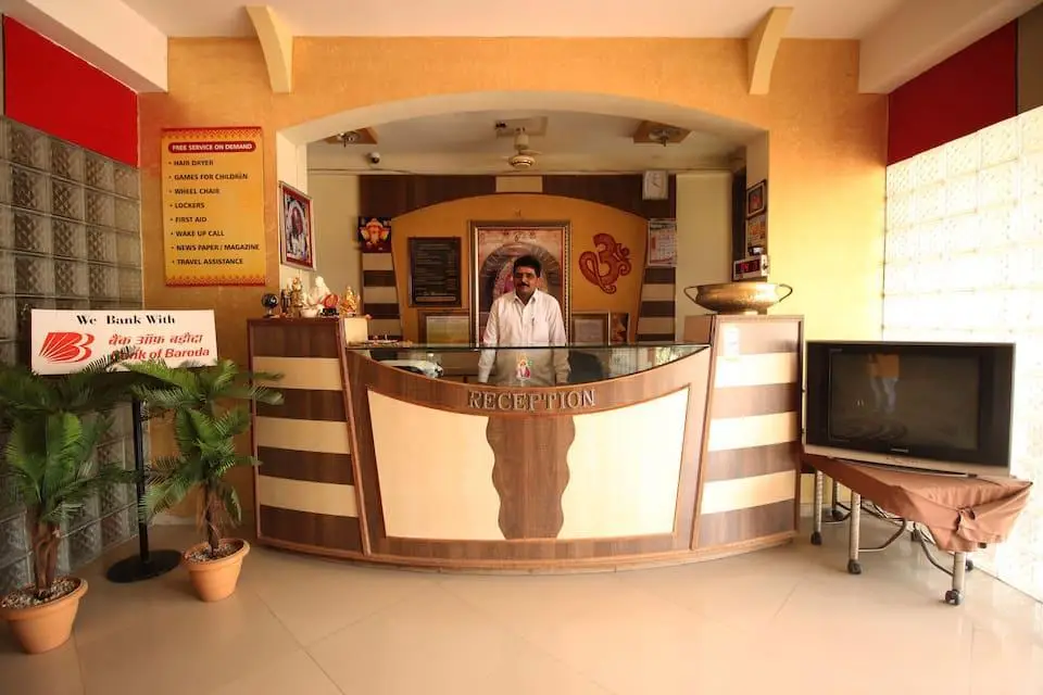 Hotel Sai Moreshwar — фото 1