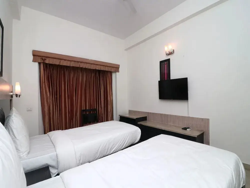 Гуруграм: OYO 20016 SilverKey Huda City Centre