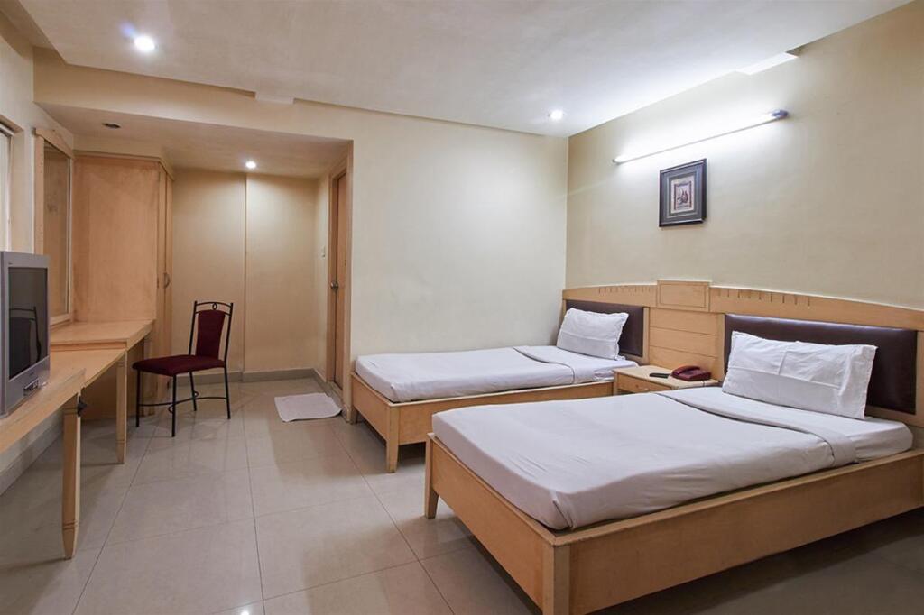 Хидерабад: Hotel O Padmini Near Lakdikapool Metro Station