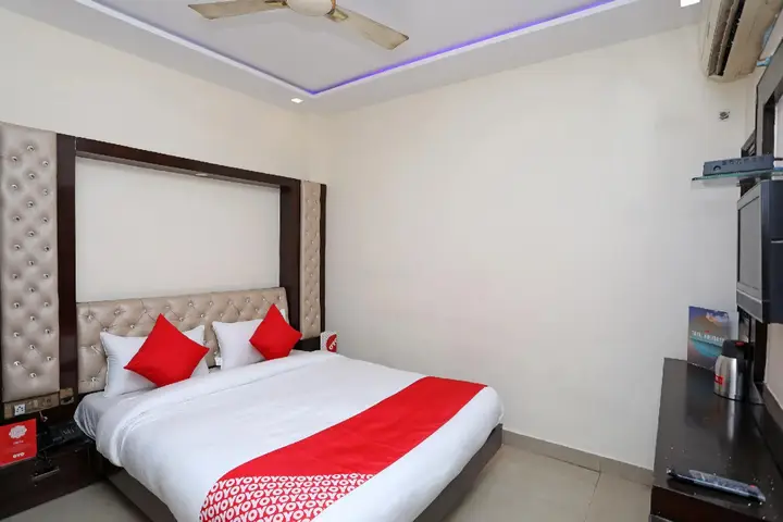 Нью-Дели: OYO 19475 Vijay Inn