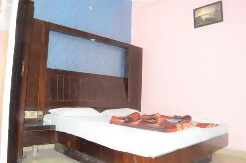 Нью-Дели: OYO 19475 Vijay Inn