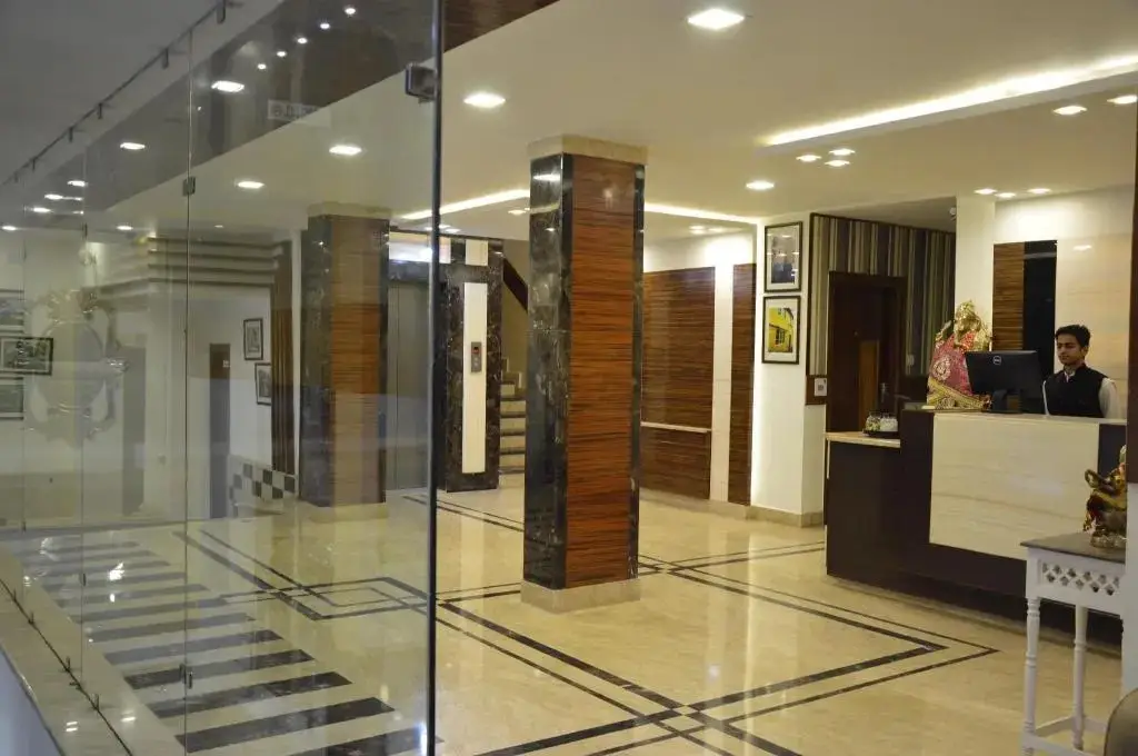Катра: Hotel Mayur
