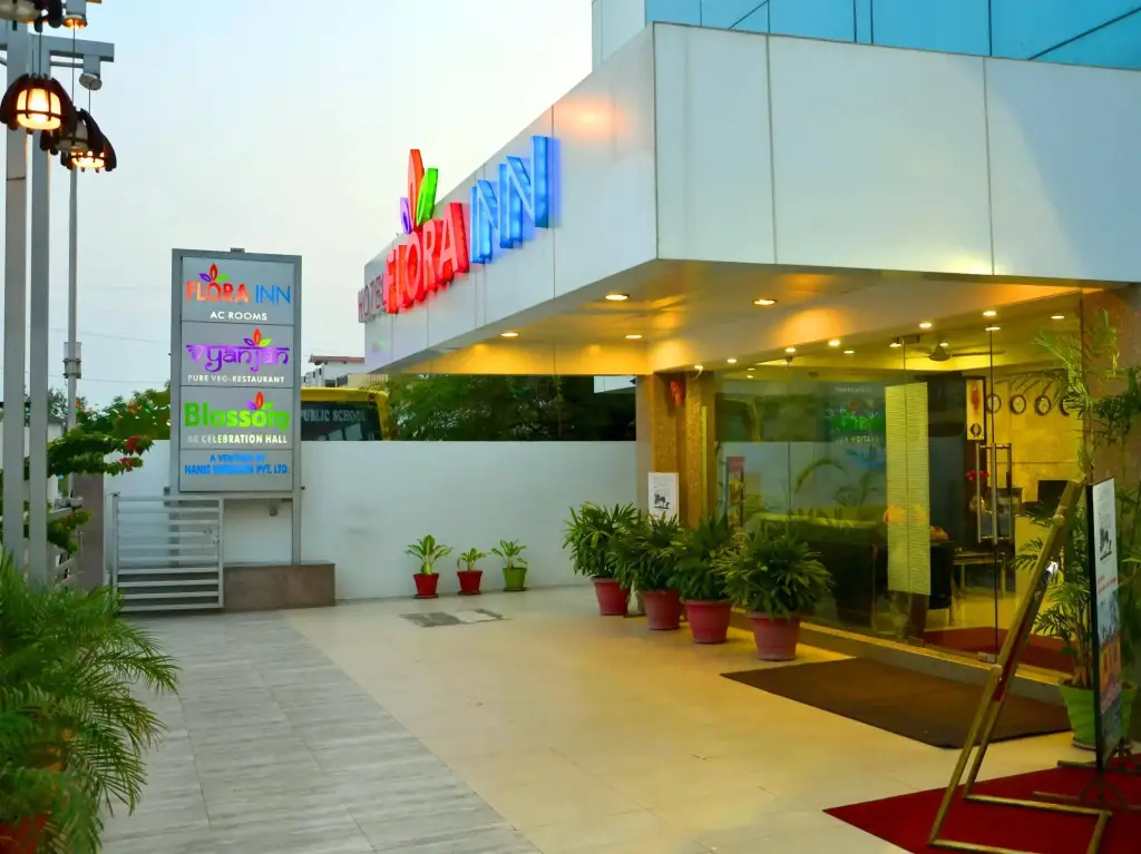 Нагпур: Hotel Flora Inn