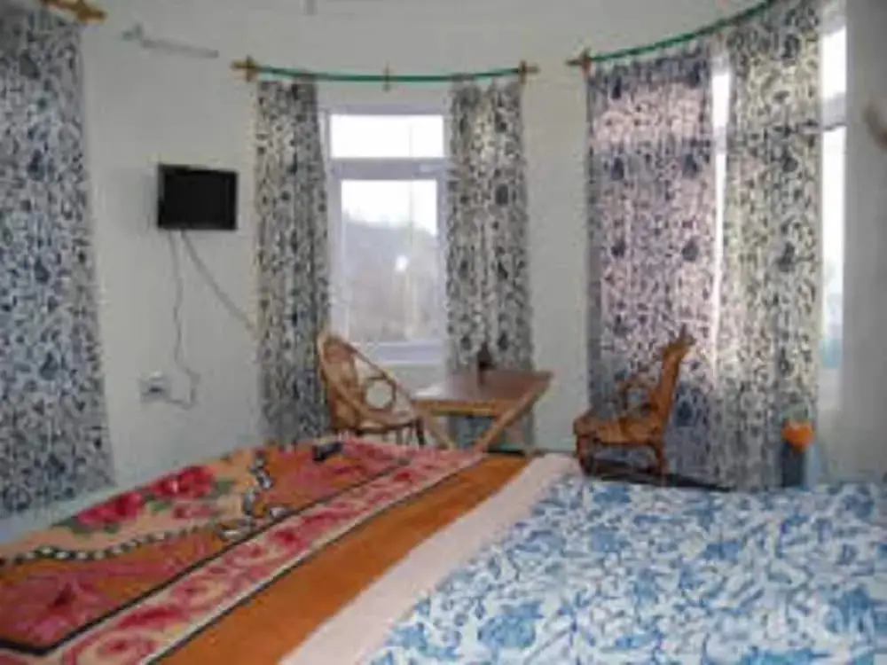 Шринагар: Calm Holiday Inn
