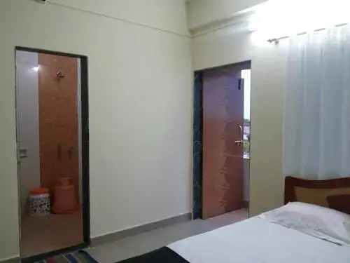 Малван: Hotel Anantashram