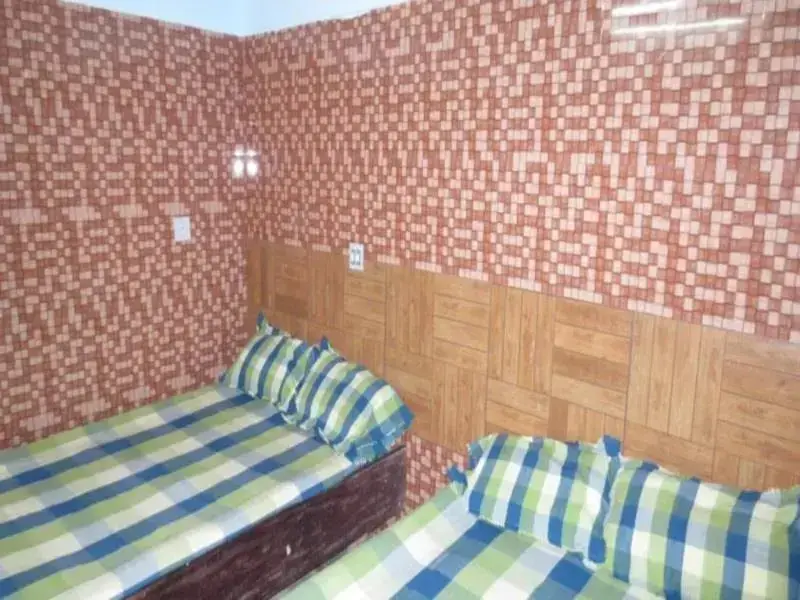 Eraniel: Hotel Rehoboth