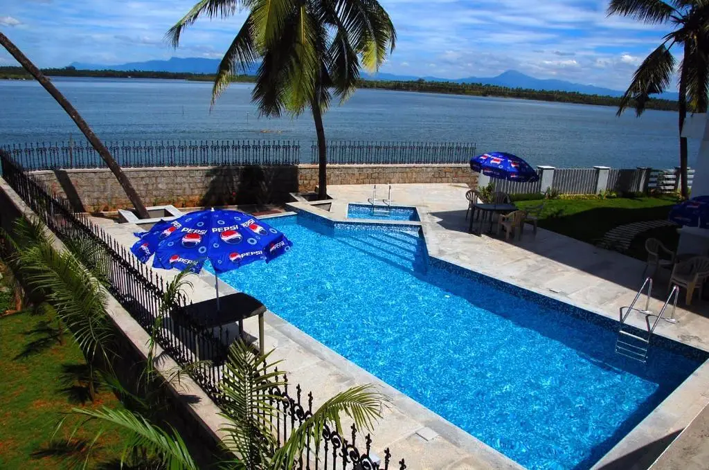 Гуджади: Blue Waters Resort
