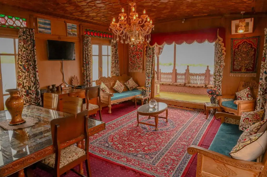 Шринагар: Golden Flower Heritage Houseboat