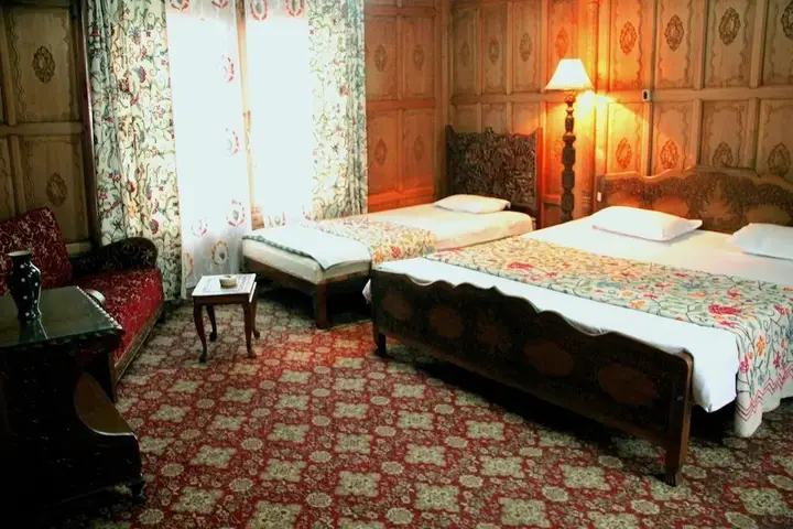 Шринагар: Golden Flower Heritage Houseboat