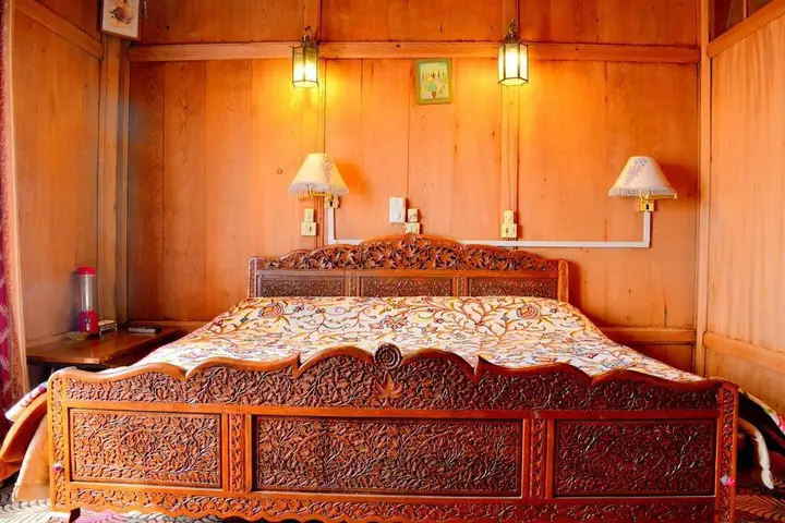 Шринагар: Golden Flower Heritage Houseboat