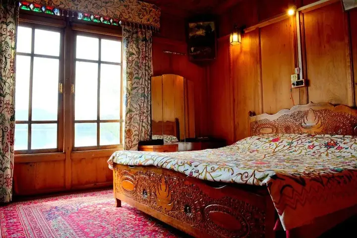 Шринагар: Golden Flower Heritage Houseboat
