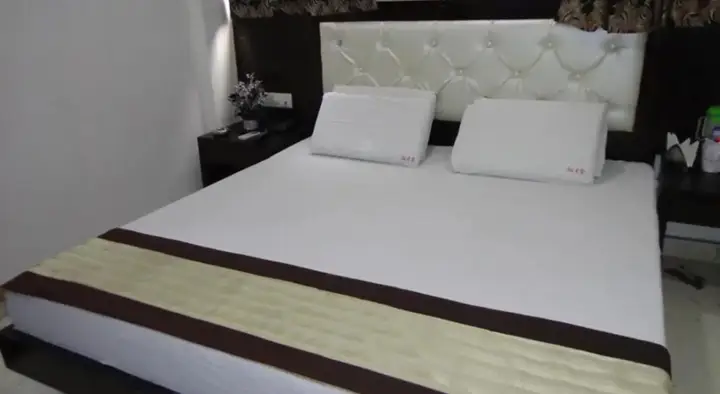 Нью-Дели: Hotel You and Me