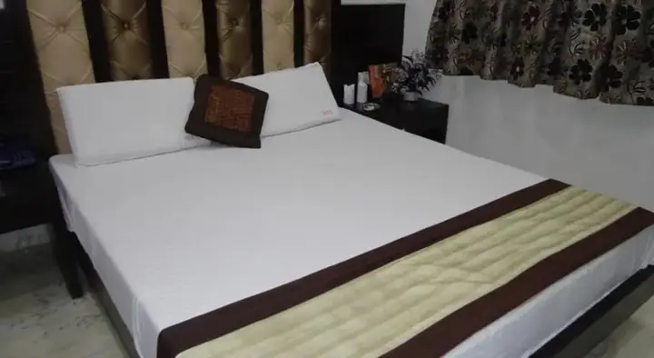 Нью-Дели: Hotel You and Me
