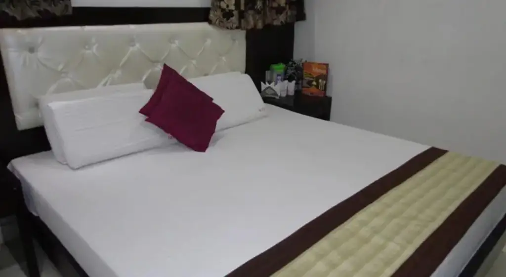 Нью-Дели: Hotel You and Me