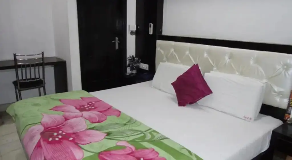 Нью-Дели: Hotel You and Me