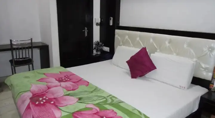 Нью-Дели: Hotel You and Me