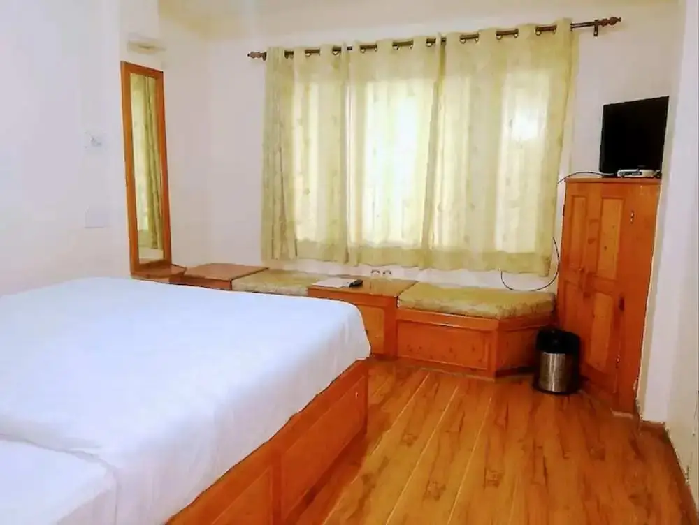 Манали: Hotel Rising Star