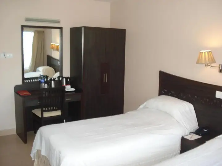 Тезпур: KF Hotel