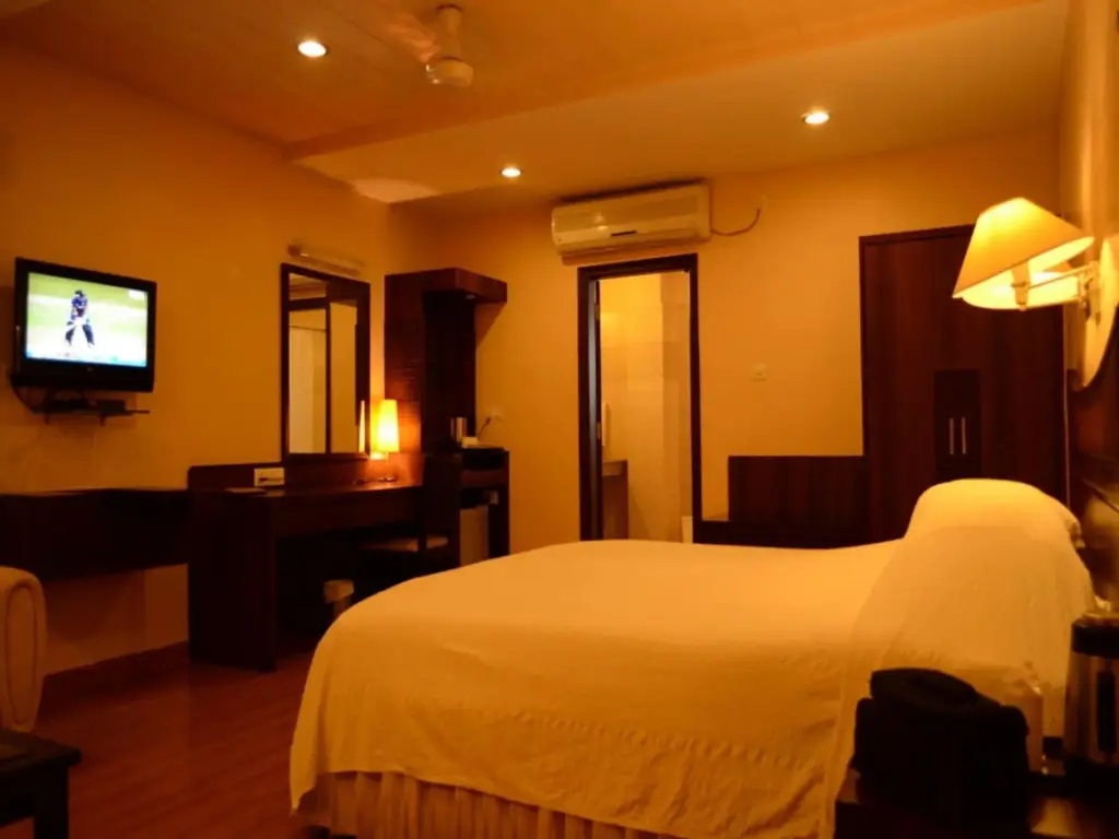 Тезпур: KF Hotel
