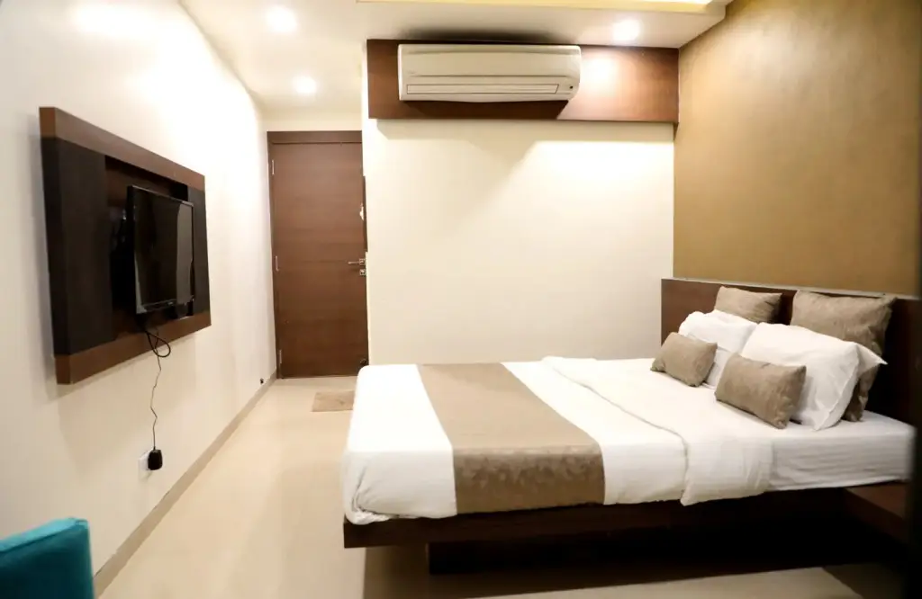 Hotel Adarsh Palace — фото 1