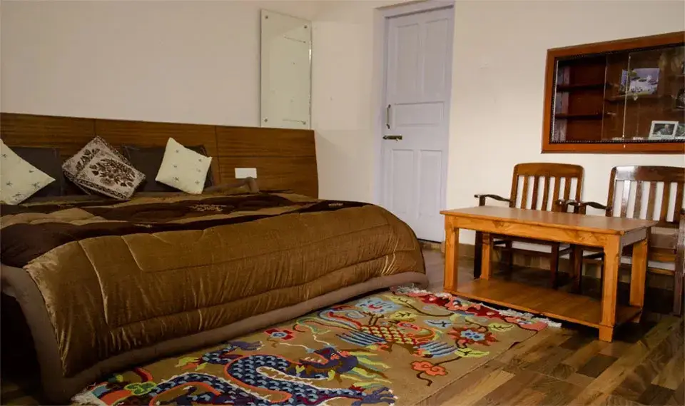 Чамба: Hotel Monal