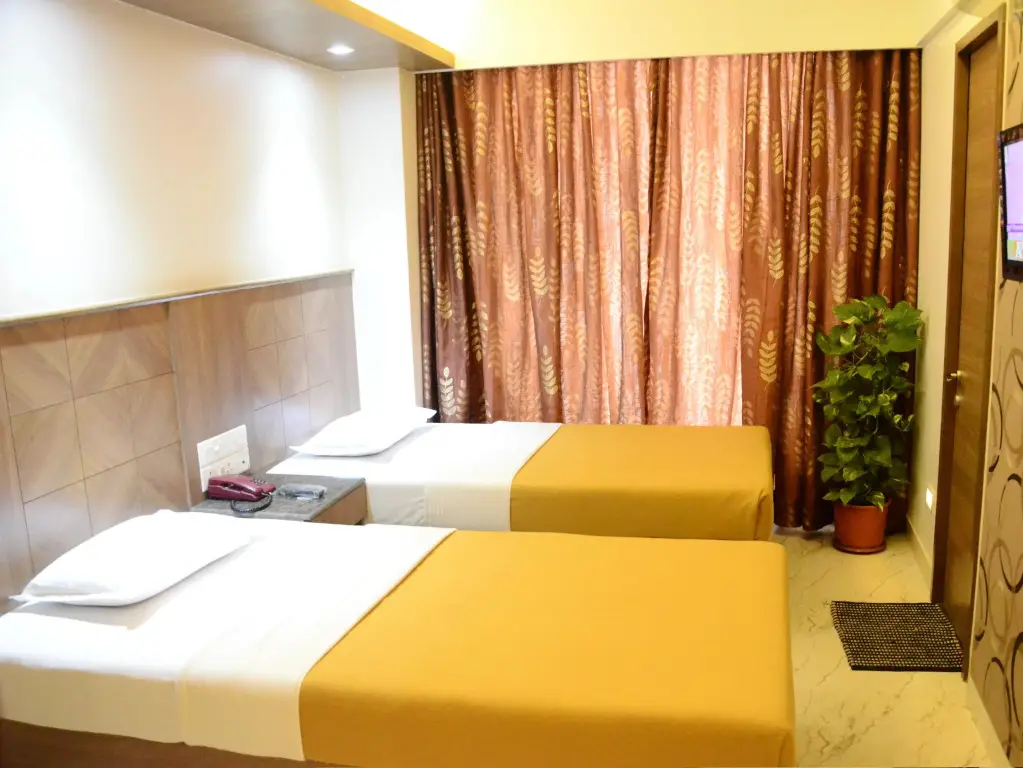 Чиплун: Hotel Saisha