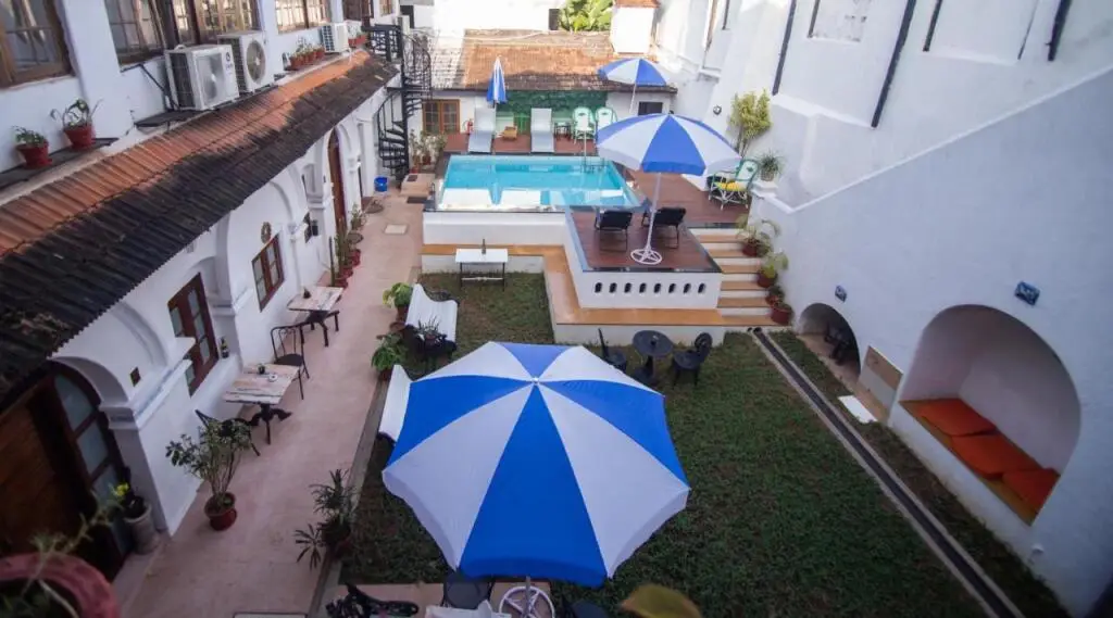 Коччи: The Old Courtyard Hotel