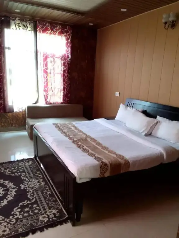 Бхунтар: Mashoo Resorts