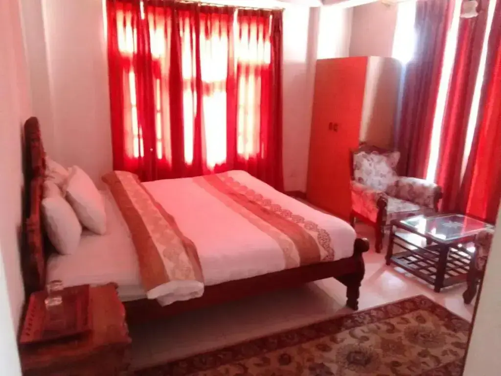 Бхунтар: Mashoo Resorts