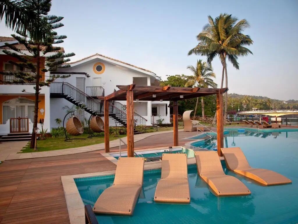 Бага: Acron Waterfront Resort