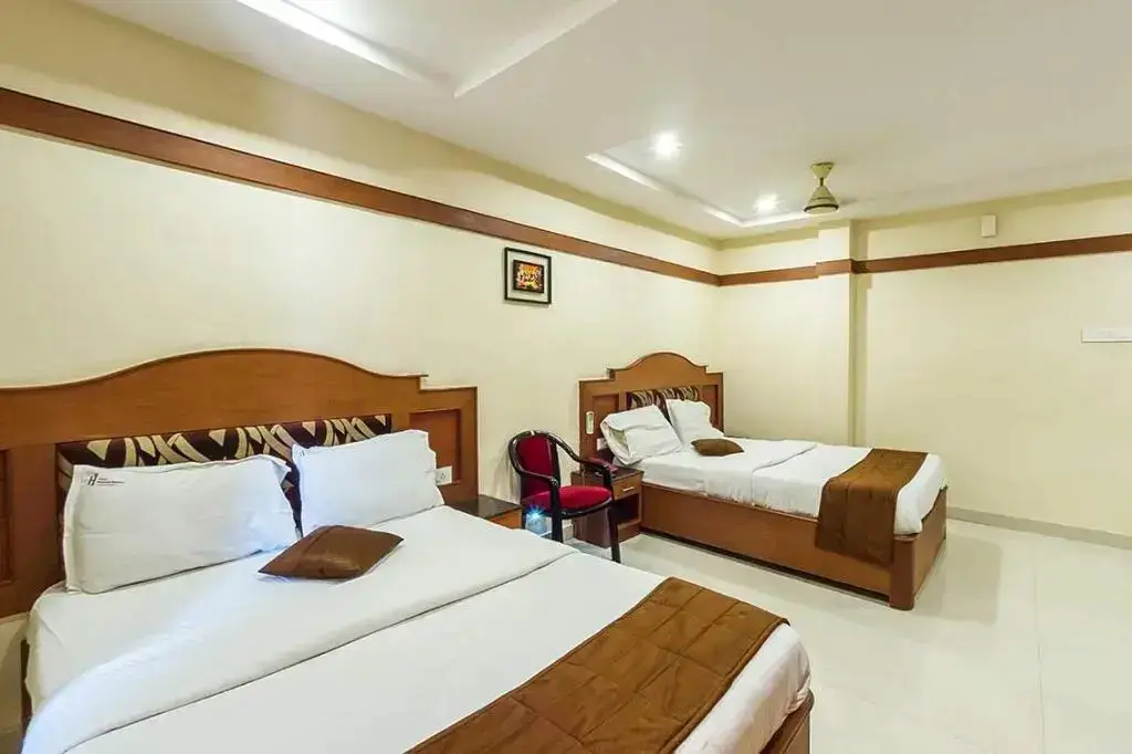 Маниячи: Hotel Imperial Regency