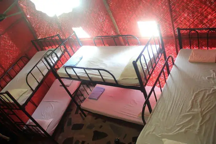 Анджуна: Bricks and Bamboo Hostel