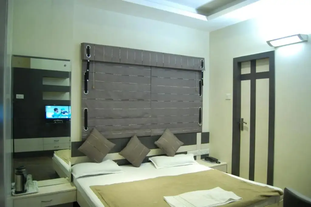 Индаур: Hotel Purva