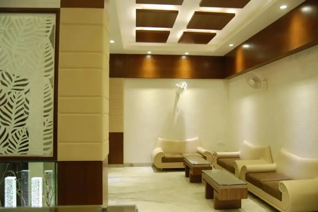 Индаур: Hotel Purva
