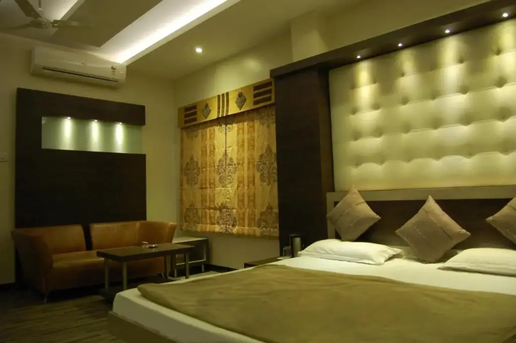 Индаур: Hotel Purva
