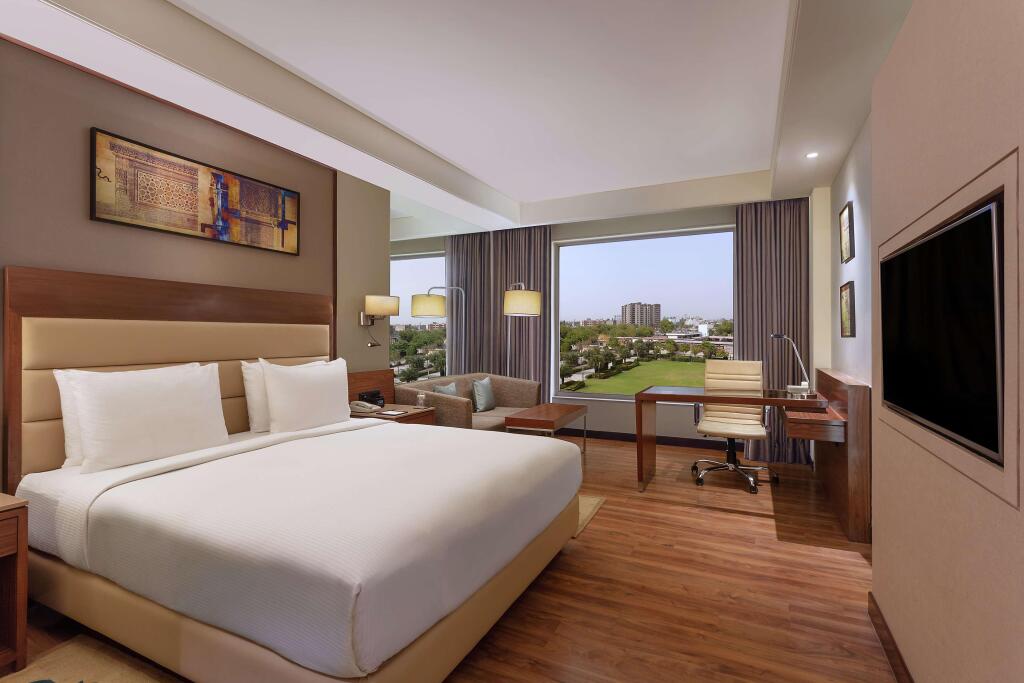 DoubleTree by Hilton Agra — фото 1