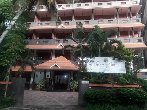 Green Palm Resort — фото 1