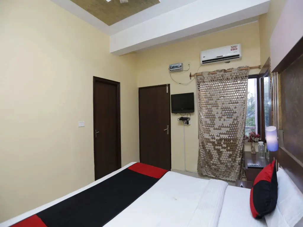 Агра: OYO 12221 Hotel M house
