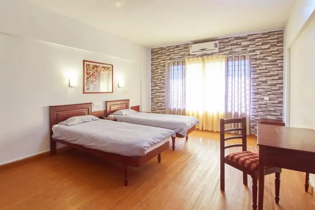 Эрамаллур: Plaza Suites